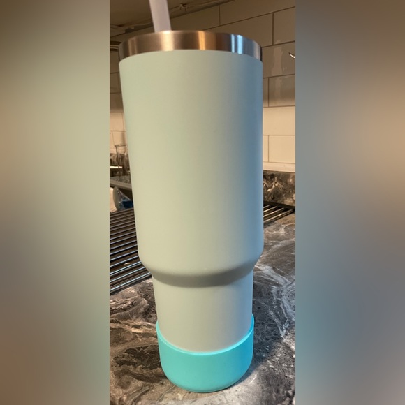 Stanley Seafoam Tumbler - no lid - Picture 3 of 6